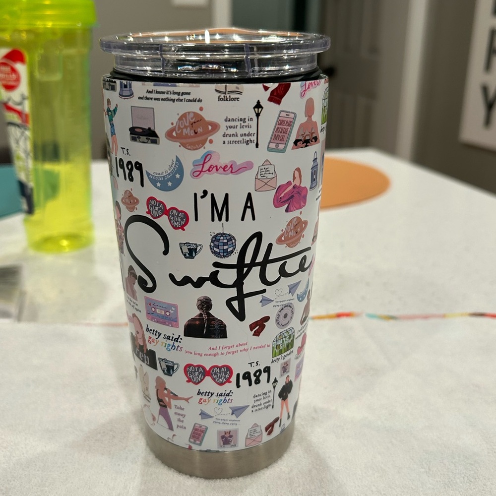 TAYLOR SWIFT TUMBLER